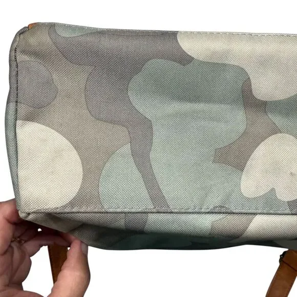 Thirty-one Step Up Tote in Soft Camo Large Tote Bag Crossbody Handles And Straps - Picture 7 of 16